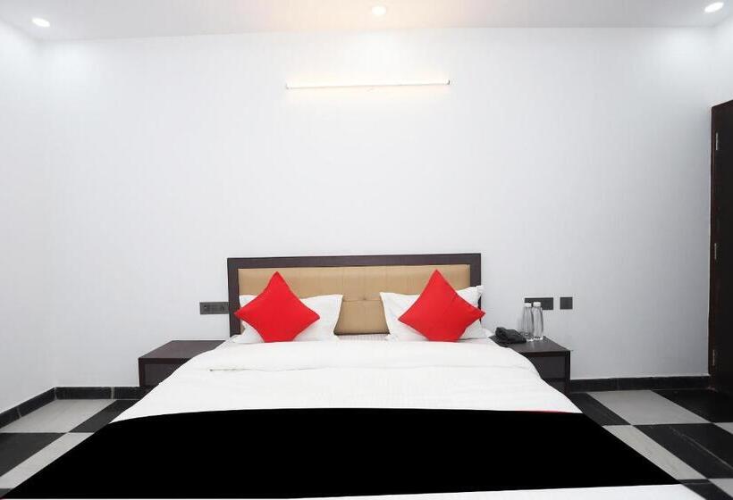 Отель Capital O Peaceful Stays Near Iskcon Temple Noida