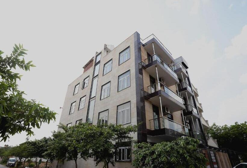 Отель Capital O Peaceful Stays Near Iskcon Temple Noida