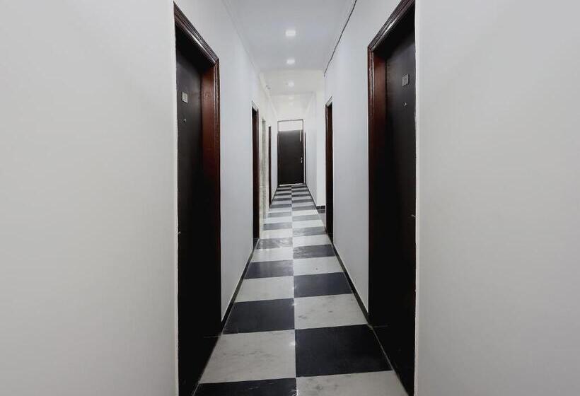 Отель Capital O Peaceful Stays Near Iskcon Temple Noida