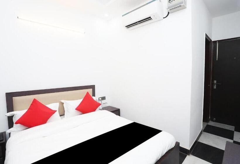 Отель Capital O Peaceful Stays Near Iskcon Temple Noida