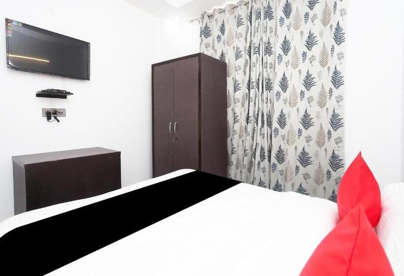 Отель Capital O Peaceful Stays Near Iskcon Temple Noida