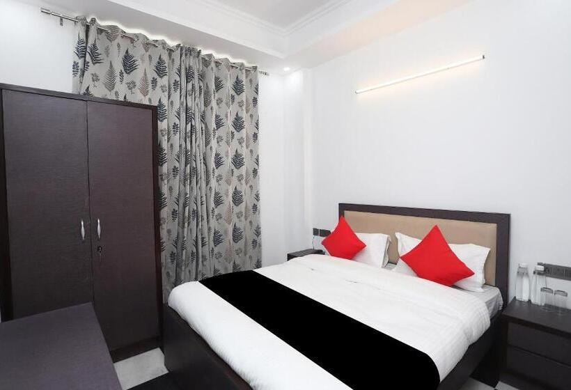 Отель Capital O Peaceful Stays Near Iskcon Temple Noida