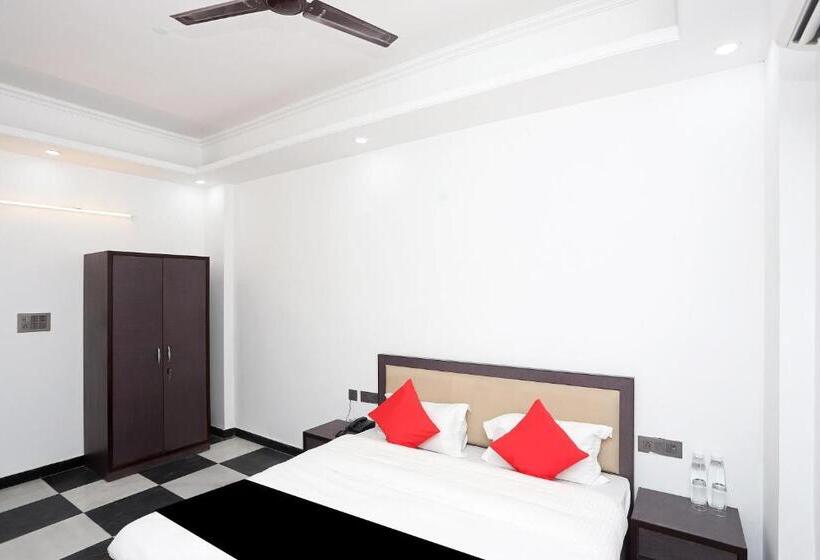 Отель Capital O Peaceful Stays Near Iskcon Temple Noida