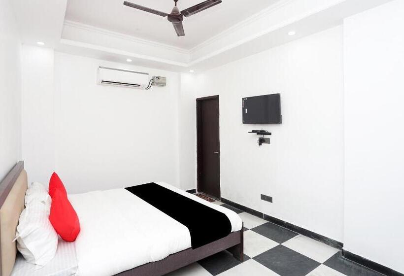 Отель Capital O Peaceful Stays Near Iskcon Temple Noida