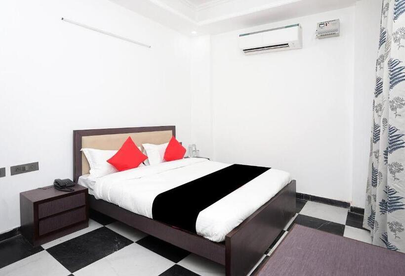 Отель Capital O Peaceful Stays Near Iskcon Temple Noida