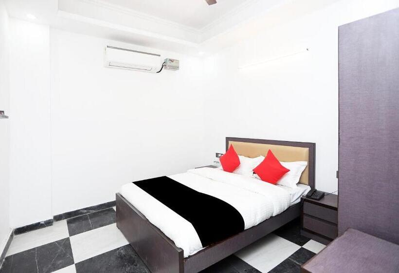 Отель Capital O Peaceful Stays Near Iskcon Temple Noida