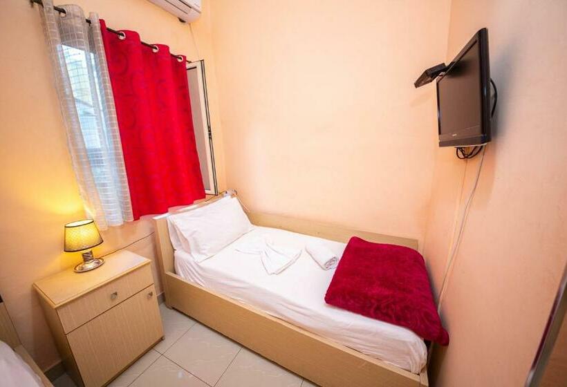 בית מלון כפרי Center Elite Tirana