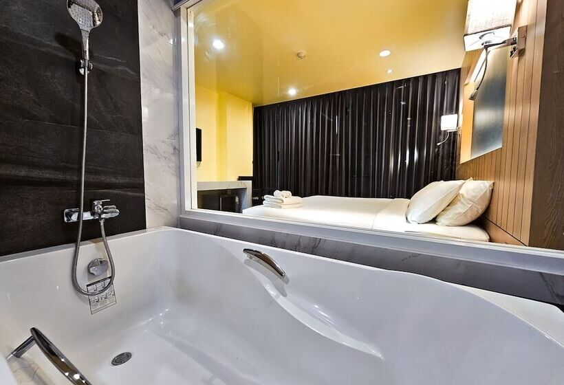 호텔 Dome Kata Resort