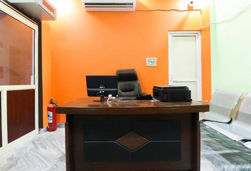 ホテル Flagship Fanatic Inn And Banquet Near Chaudhary Charan Singh International Airport