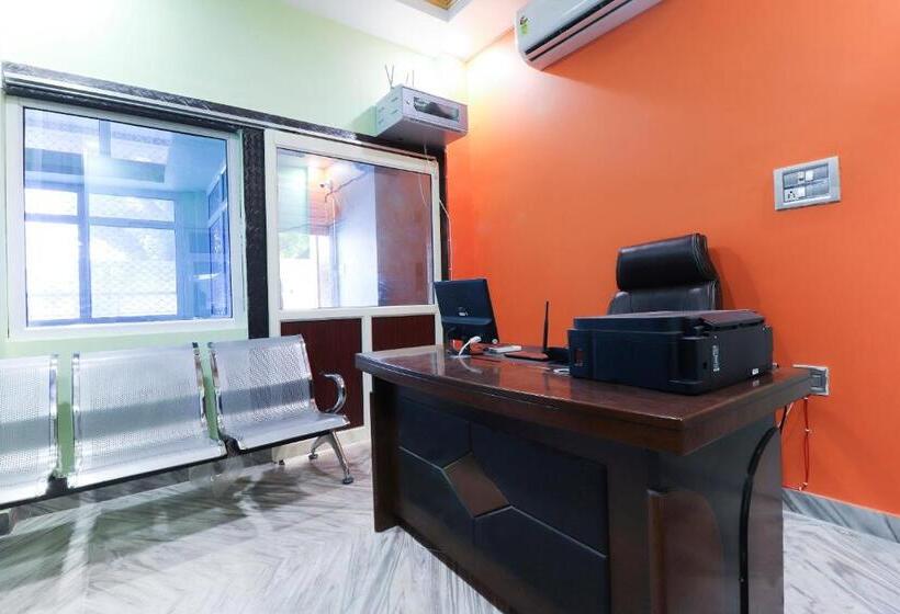 ホテル Flagship Fanatic Inn And Banquet Near Chaudhary Charan Singh International Airport