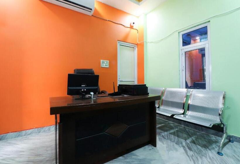 ホテル Flagship Fanatic Inn And Banquet Near Chaudhary Charan Singh International Airport