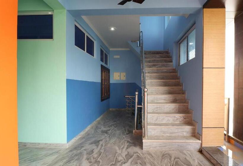 ホテル Flagship Fanatic Inn And Banquet Near Chaudhary Charan Singh International Airport