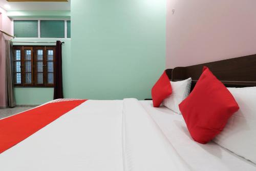 ホテル Flagship Fanatic Inn And Banquet Near Chaudhary Charan Singh International Airport