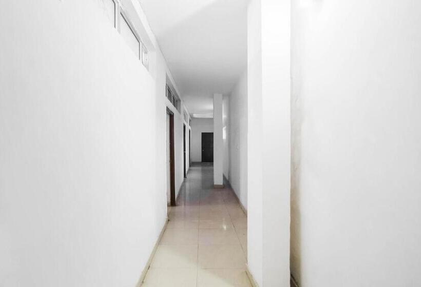 هتل Oyo 70692 The White House