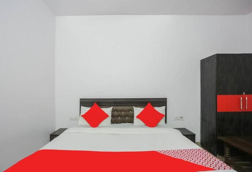 هتل Oyo 70692 The White House