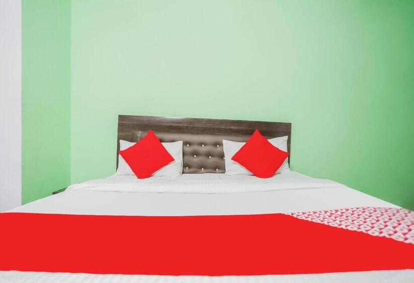 هتل Oyo 70692 The White House