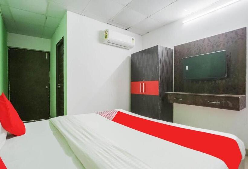 هتل Oyo 70692 The White House