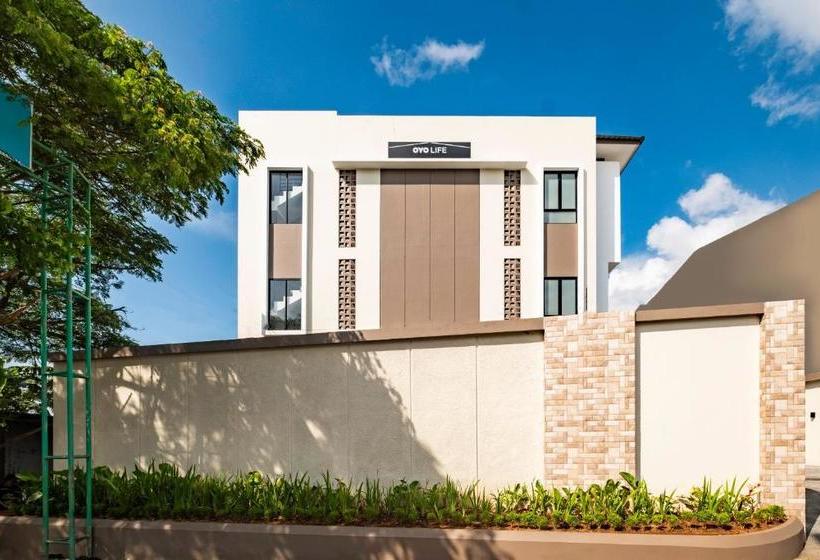 Отель Oyo Life 2673 Rosewood Residence