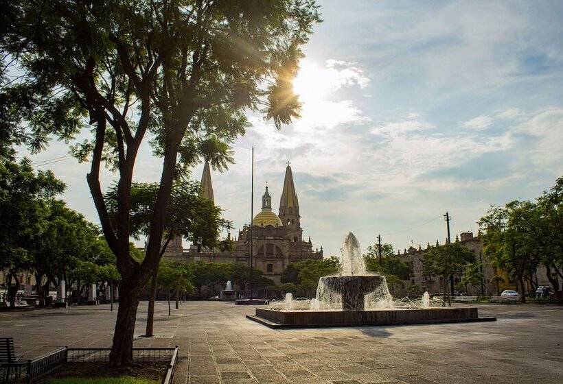 هتل Real De Castilla Colonial