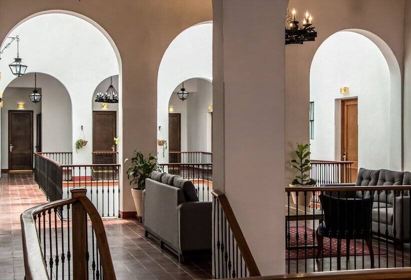 هتل Real De Castilla Colonial