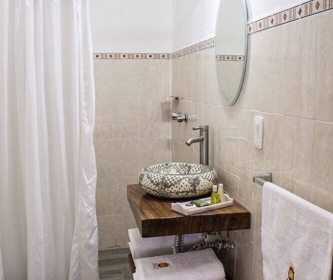 هتل Real De Castilla Colonial