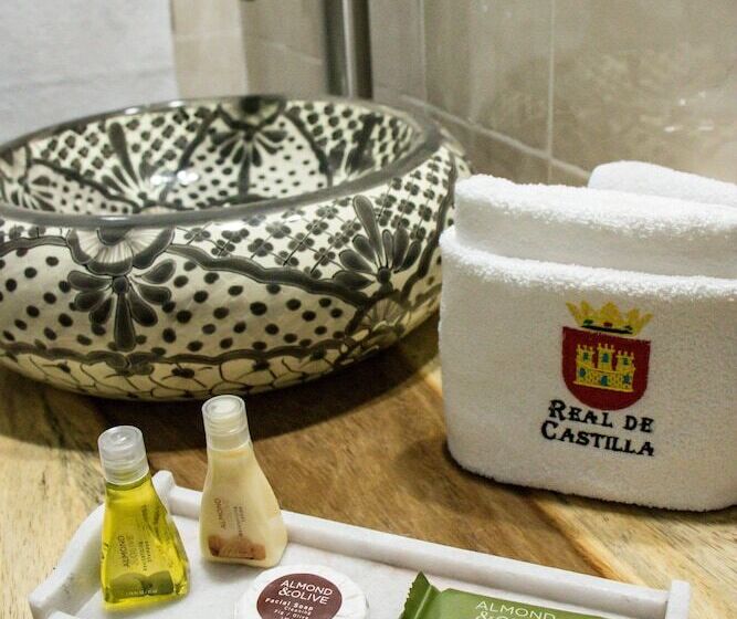 هتل Real De Castilla Colonial
