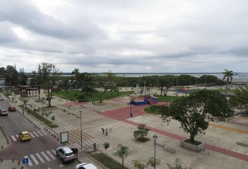 ホテル Titanic Pacífico