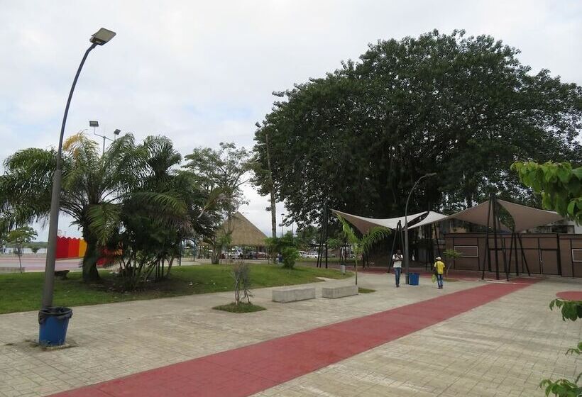 ホテル Titanic Pacífico