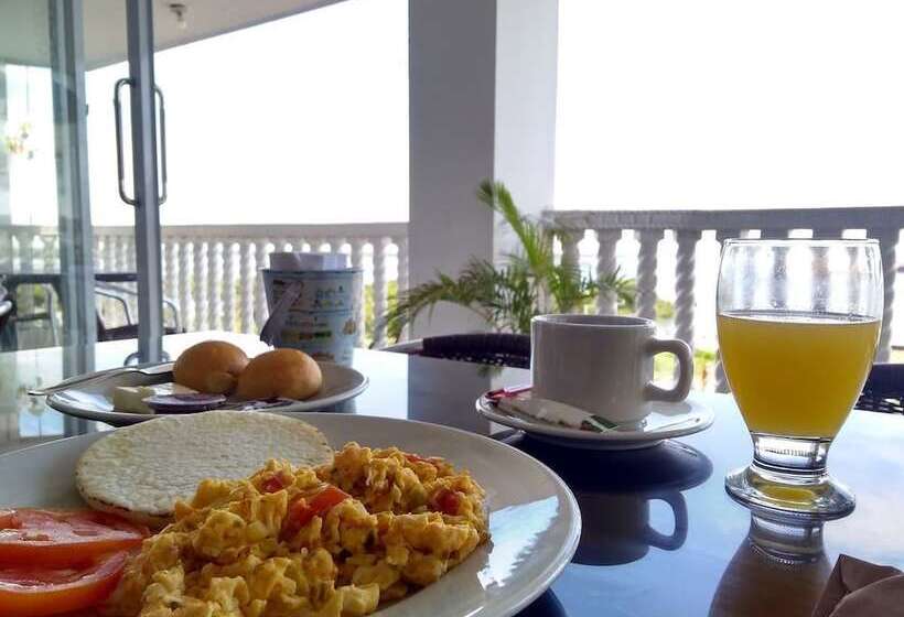 ホテル Titanic Pacífico