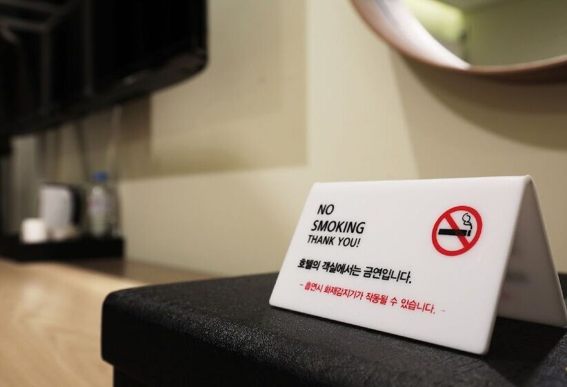 בית מלון כפרי Urban Brown