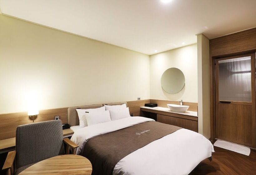 בית מלון כפרי Urban Brown