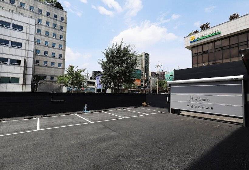 בית מלון כפרי Urban Brown