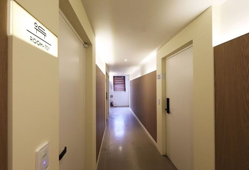 בית מלון כפרי Urban Brown