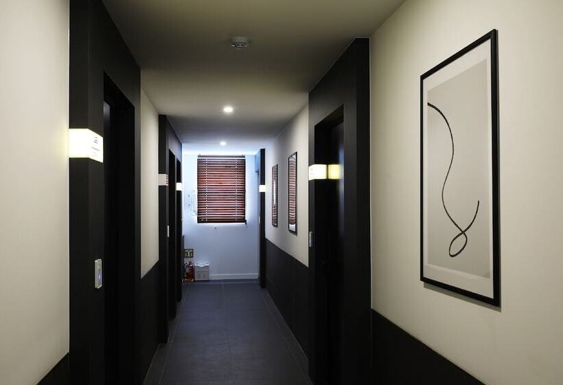 בית מלון כפרי Urban Brown