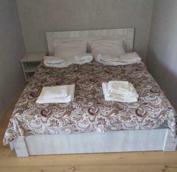 پانسیون House In The Forest