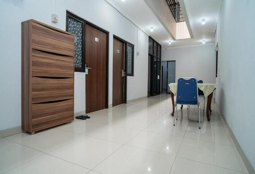 ペンション Koolkost Near Pasar Baru