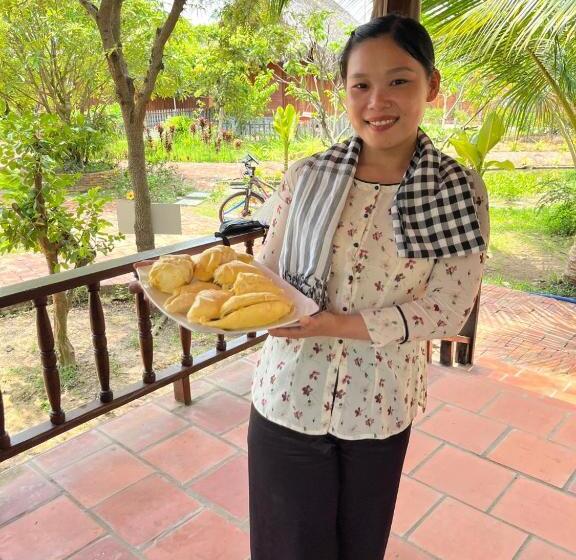 استراحتگاه Rooster Mekong Garden & Villas