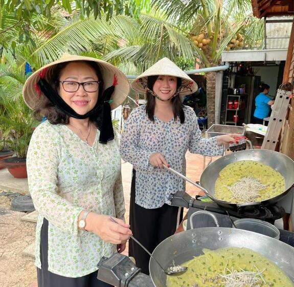 استراحتگاه Rooster Mekong Garden & Villas