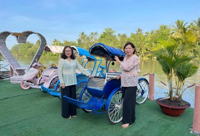 استراحتگاه Rooster Mekong Garden & Villas