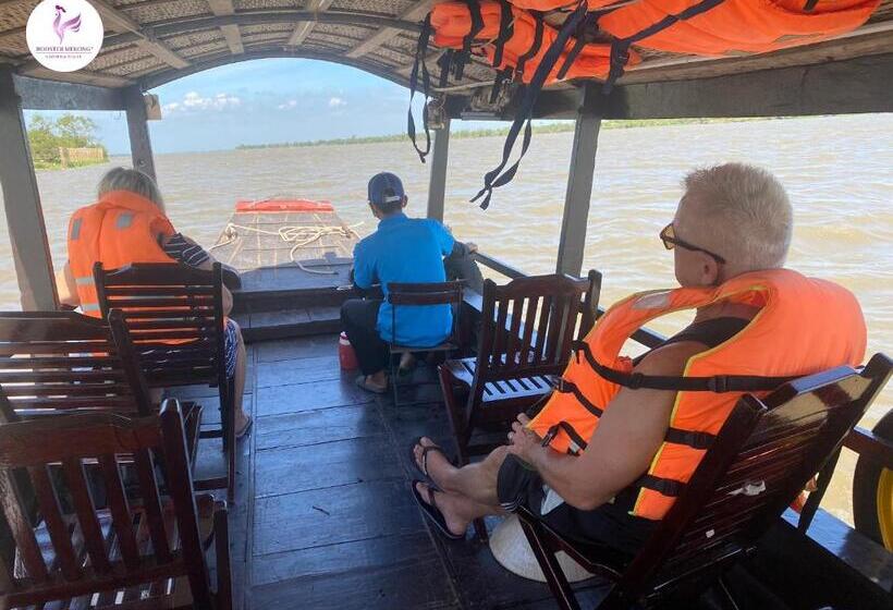 استراحتگاه Rooster Mekong Garden & Villas