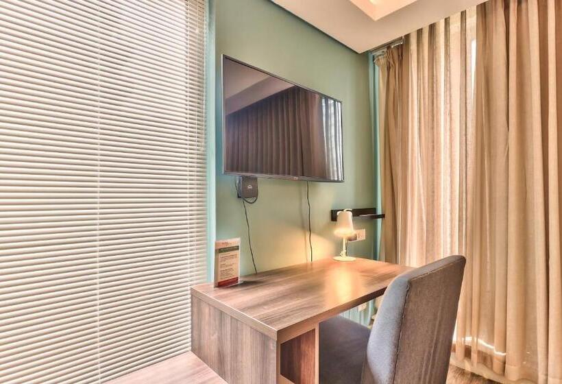 Wink Aparthotel Foreshore