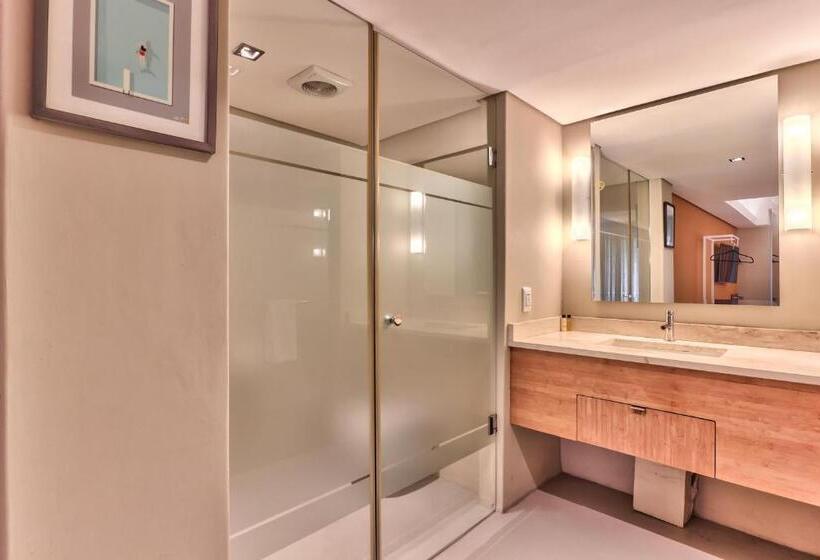 Wink Aparthotel Foreshore