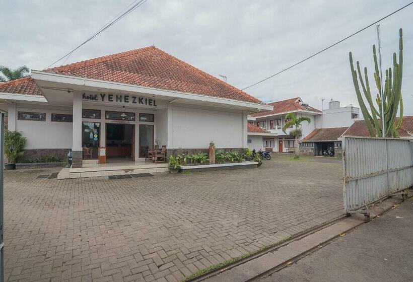 Yehezkiel Hotel Lembang Mitra Reddoorz