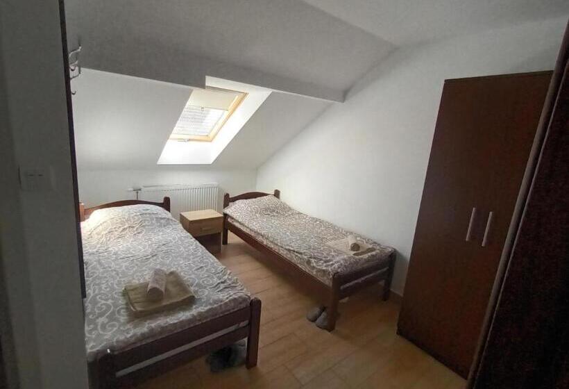 هاستل Apartmani Maja 2