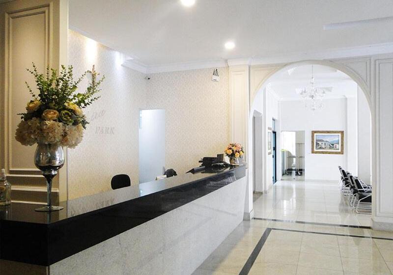 ホテル Alzira Park