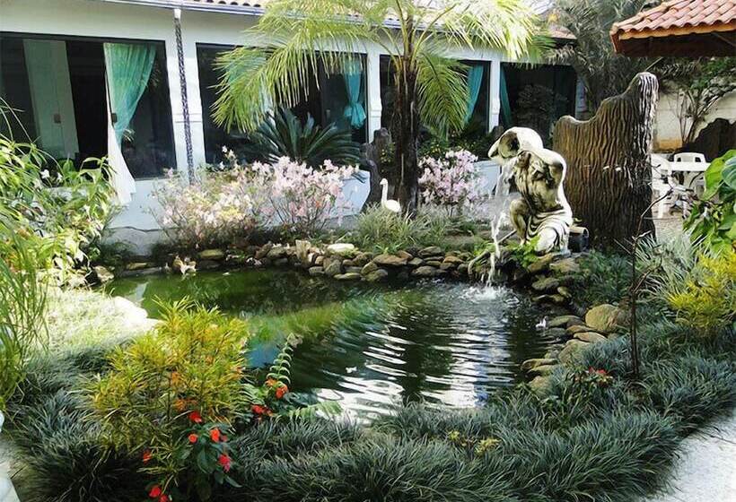 ホテル Alzira Park