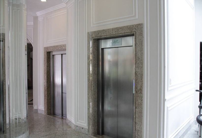 ホテル Alzira Park