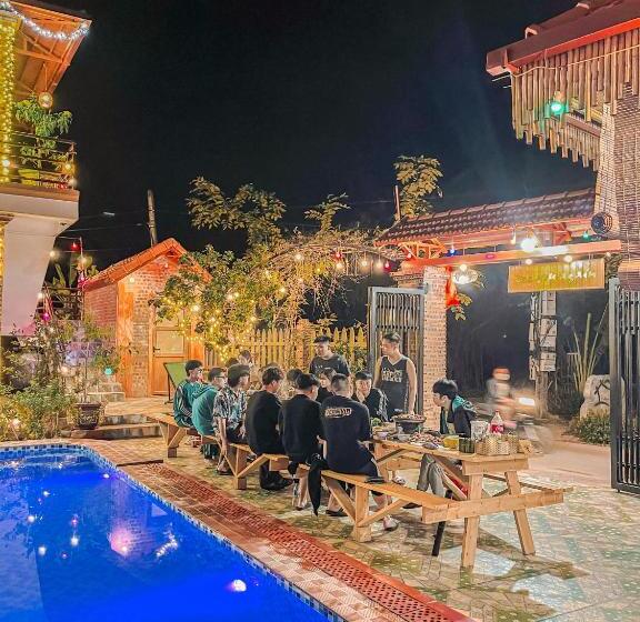 تختخواب و صبحانه Cosiana Homestay