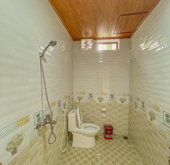 تختخواب و صبحانه Cosiana Homestay