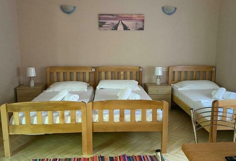 تختخواب و صبحانه Durres Vila 53